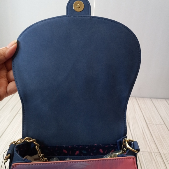 Loungefly Disney Pocahontas Colors of the Wind Crossbody Purse - Picture 9 of 10